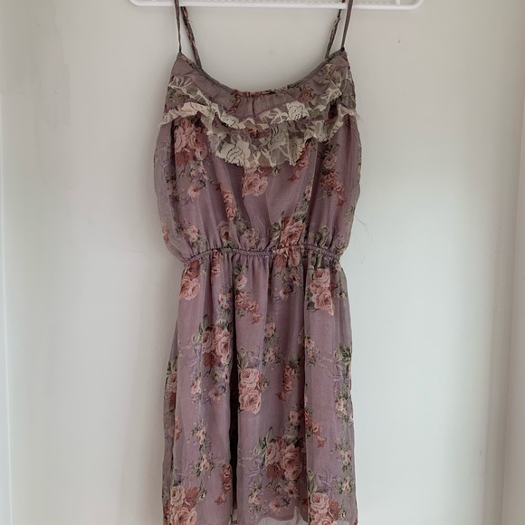 Dresses - Picture 8 of 8